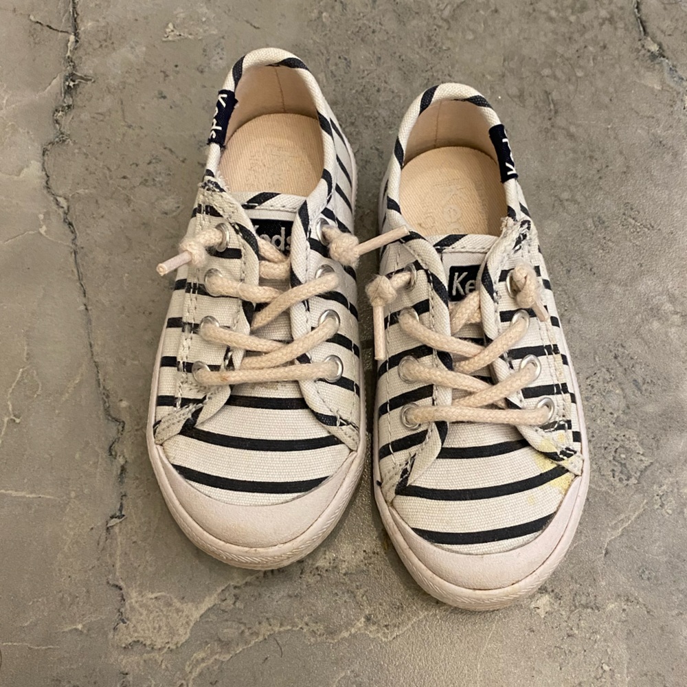 Keds Velcro White with Navy Stripes Kickstart Seasonal Jr size 5.5